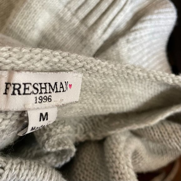 Women's Gray Sweater Size Medium Freshman - Picture 5 of 5